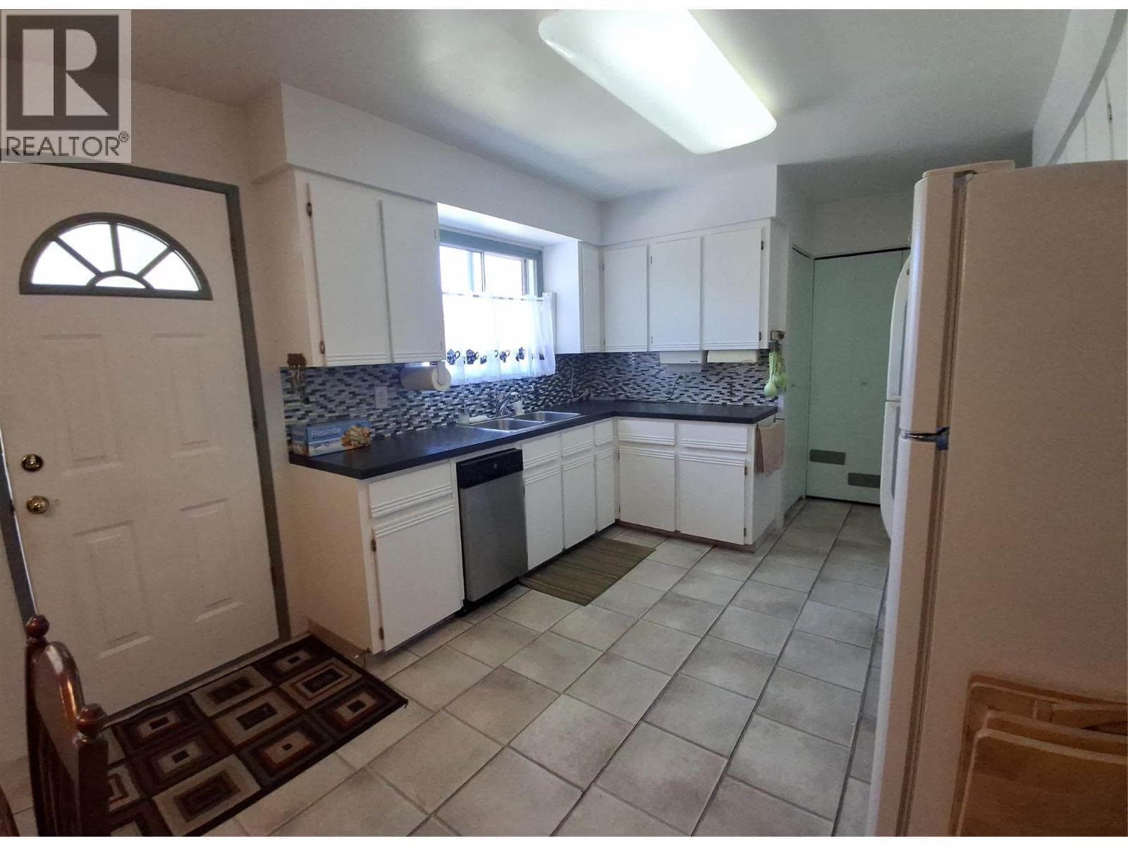 1204 Second Avenue, Interior REALTORS® — photo 2