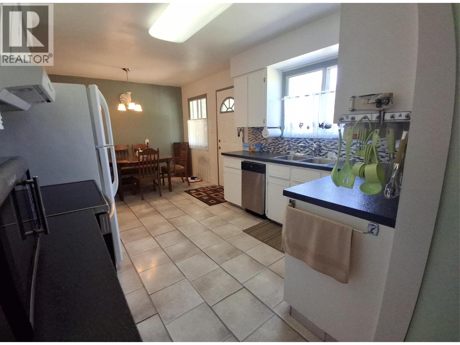 1204 Second Avenue, Interior REALTORS® — photo 3
