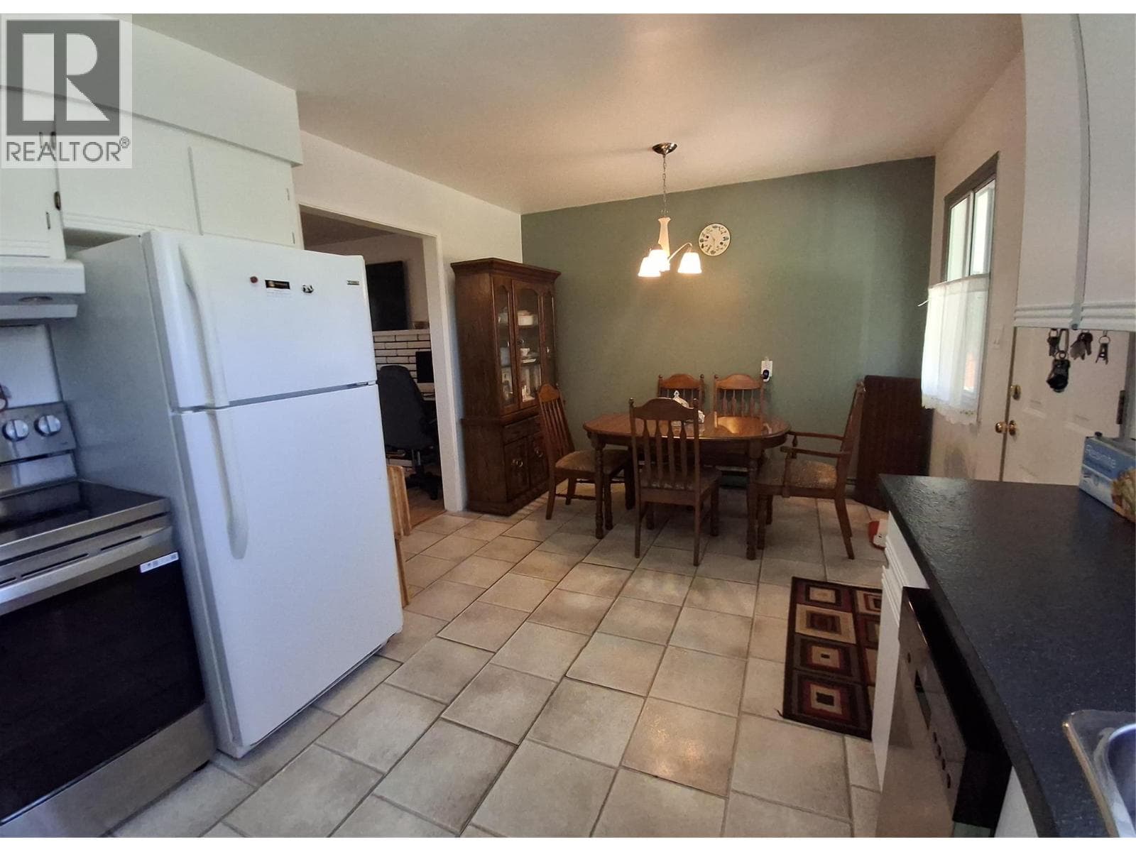 1204 Second Avenue, Interior REALTORS® — photo 4