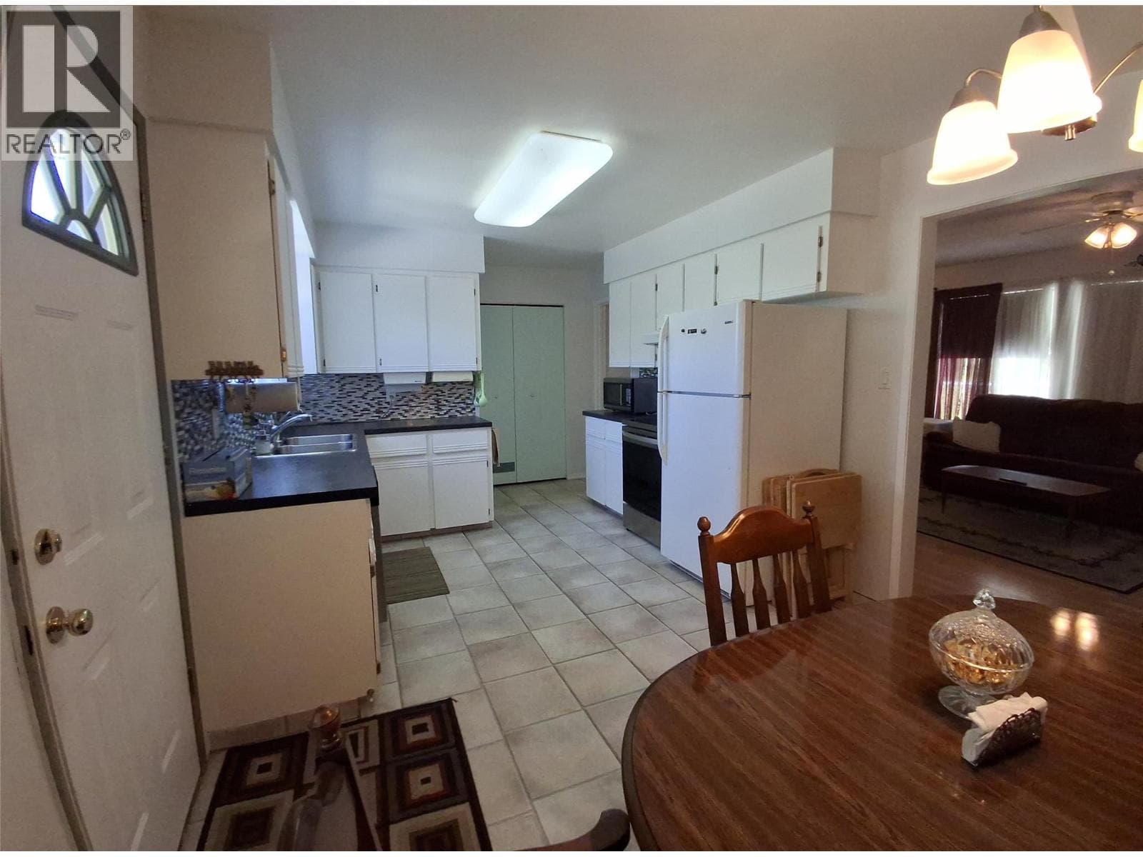 1204 Second Avenue, Interior REALTORS® — photo 5