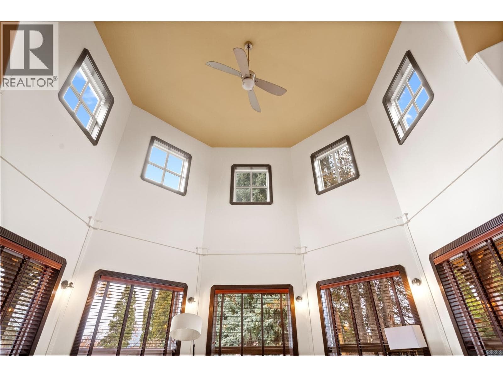335 MIDDLE BENCH ROAD SOUTH, Interior REALTORS® — photo 5