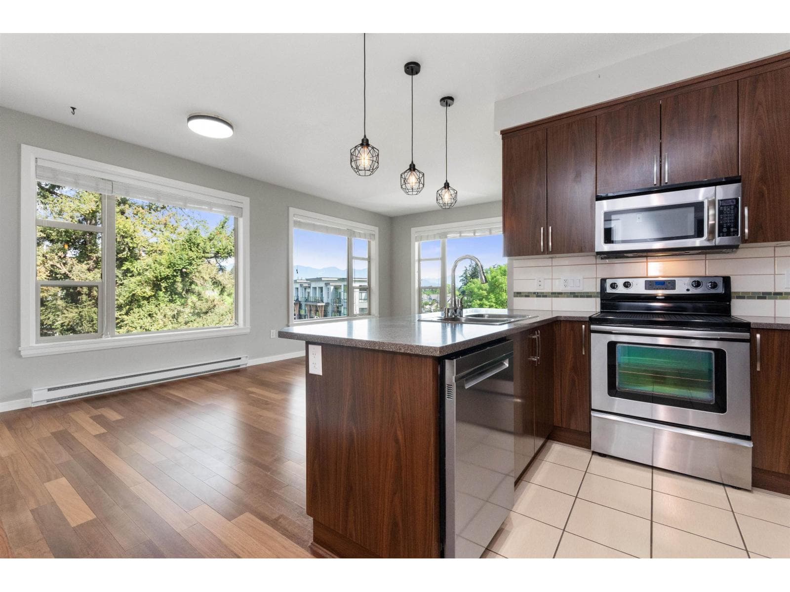 407 45530 MARKET WAY, Garrison Crossing, Chilliwack — photo 2