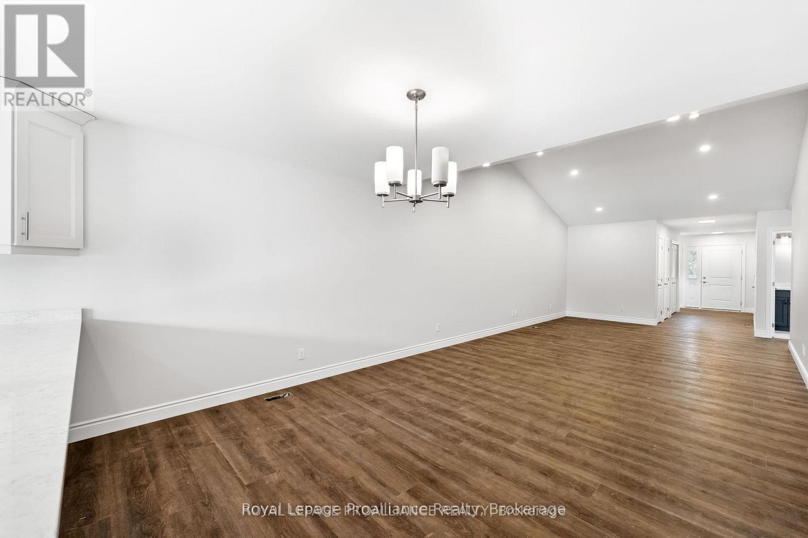 204 HOMEWOOD AVENUE, Central Lakes — photo 3