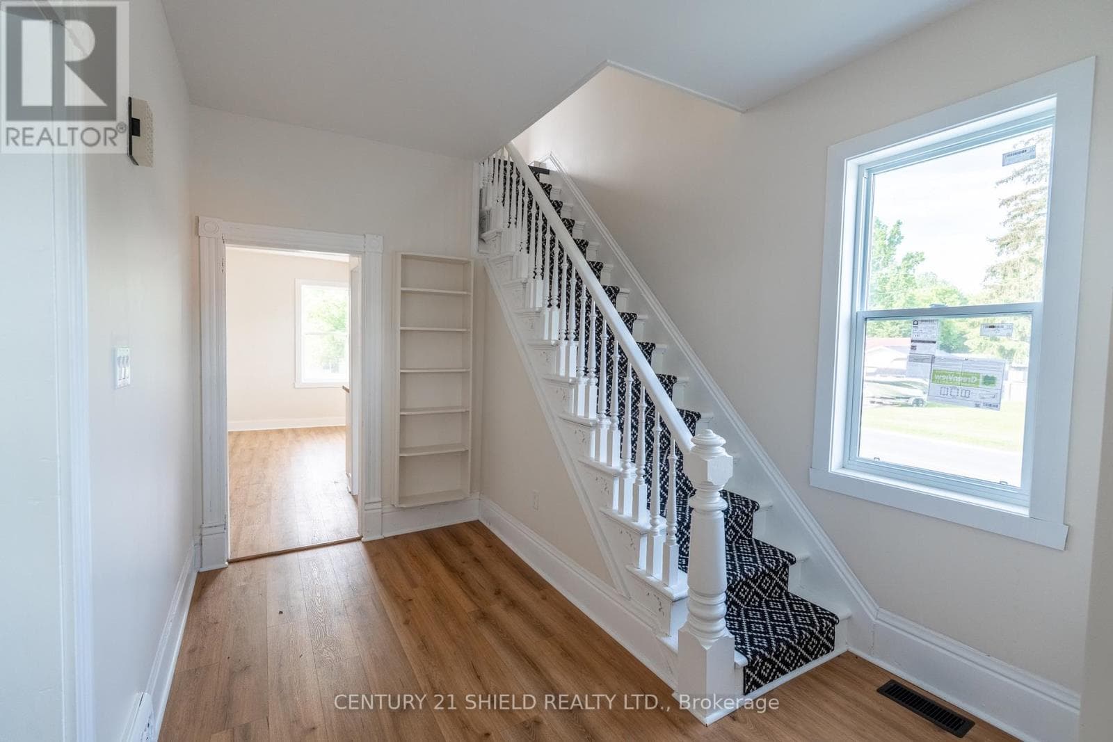 18491 HUGHIE MUNRO STREET, Cornwall — photo 4