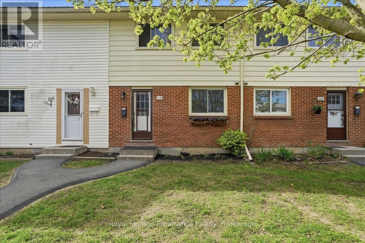 G - 209 NORTH PARK STREET, Central Lakes — photo 2
