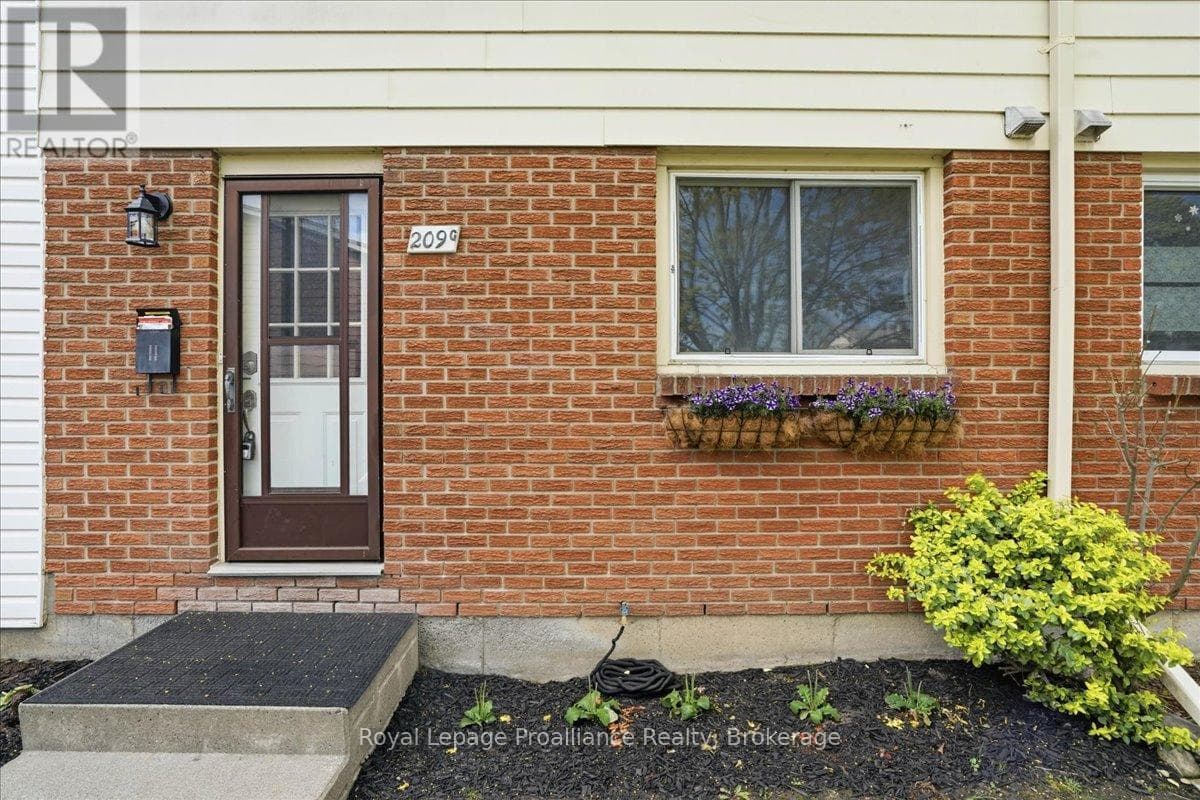 G - 209 NORTH PARK STREET, Central Lakes — photo 3
