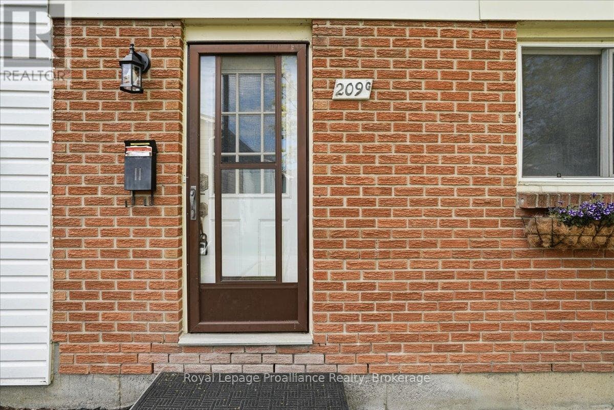 G - 209 NORTH PARK STREET, Central Lakes — photo 4