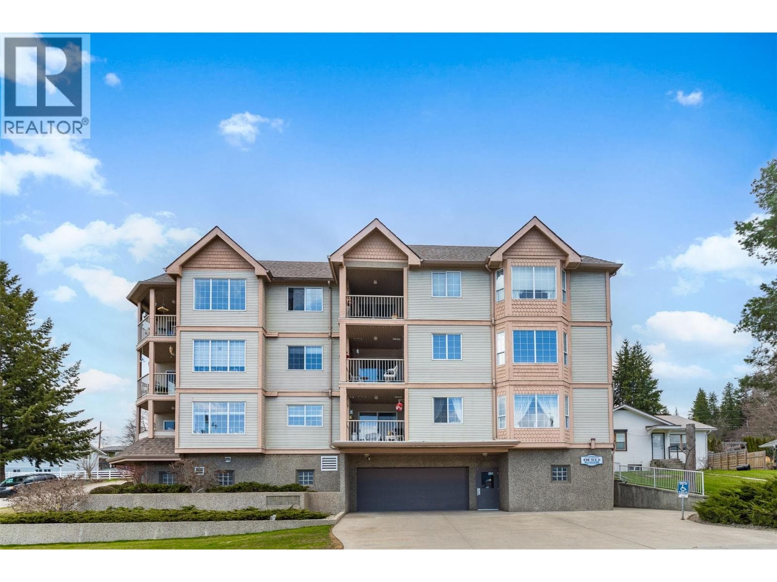 330 7 Street SE Unit# 301 in 