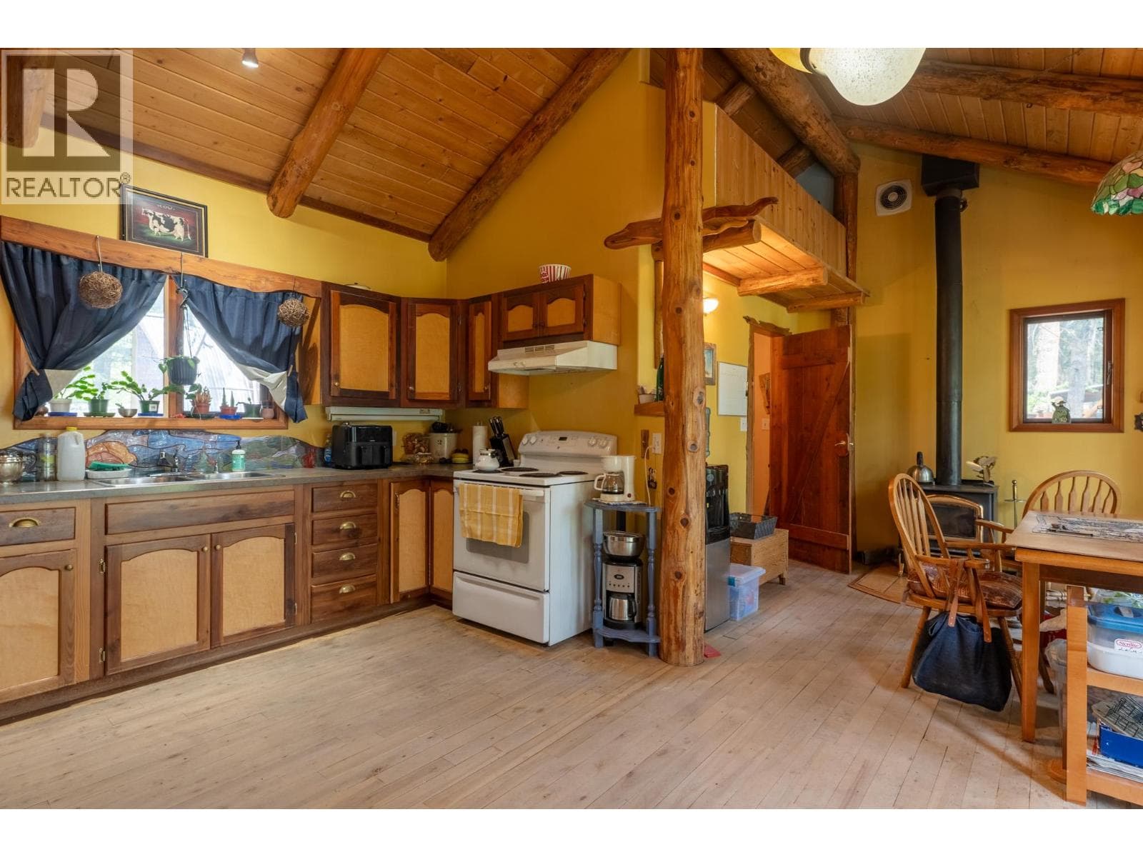 9635 KEITHLEY ROAD, Interior REALTORS® — photo 4