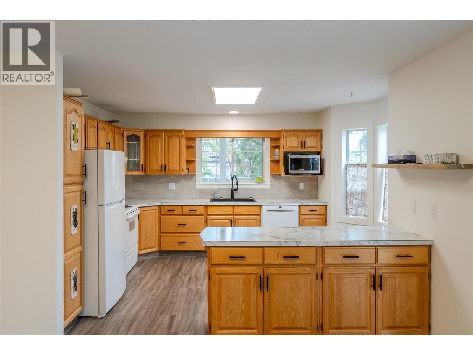9702 Sargeant Street, Interior REALTORS® — photo 4