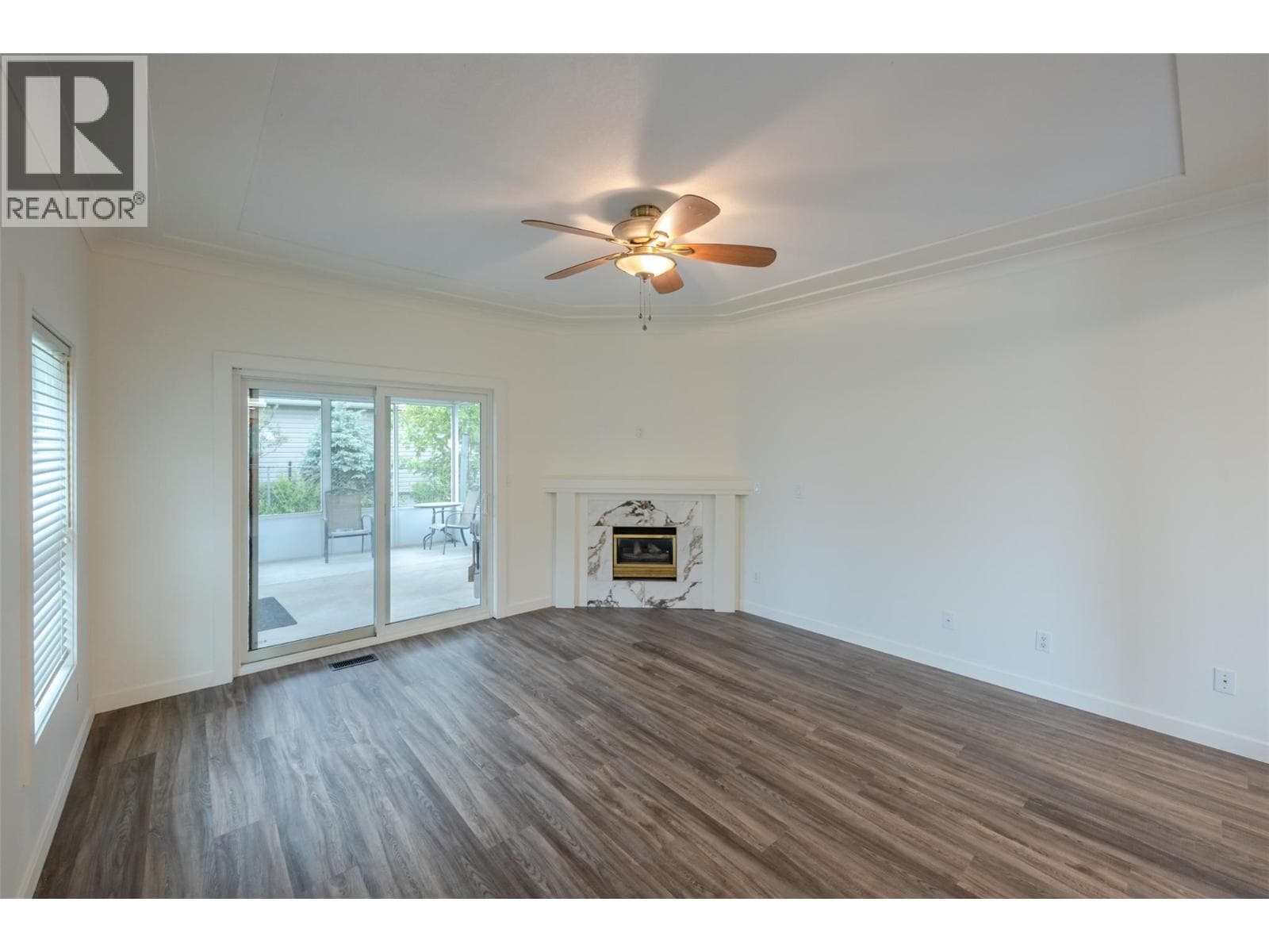 9702 Sargeant Street, Interior REALTORS® — photo 2