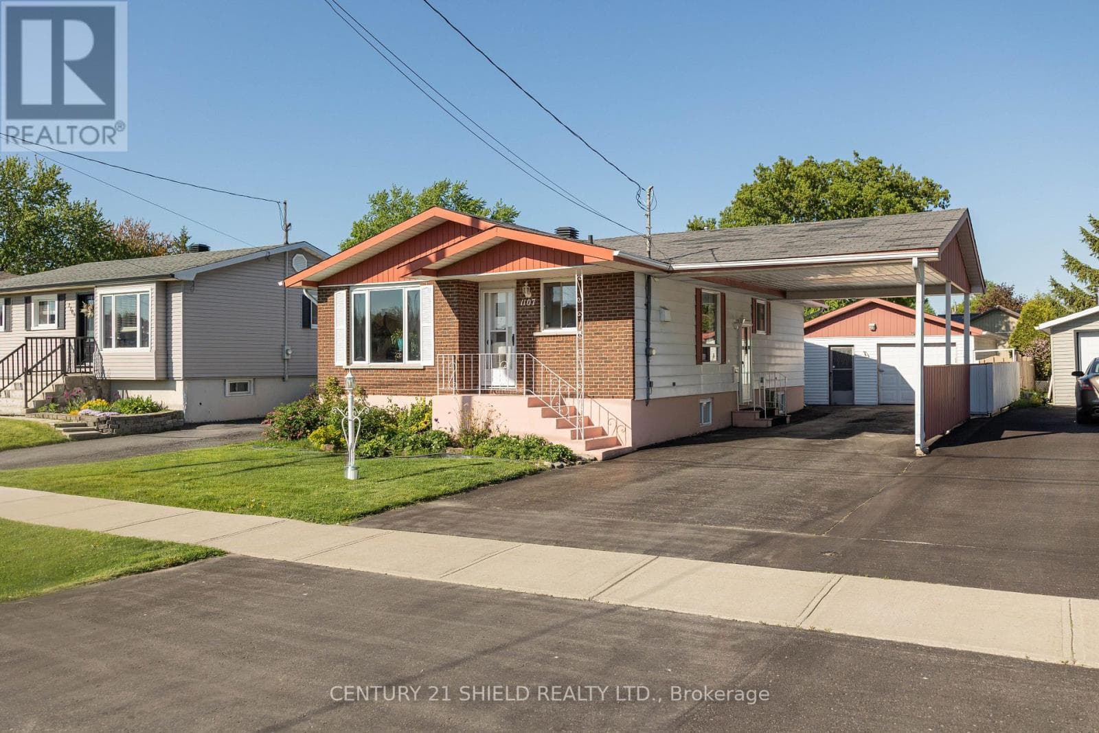 1107 GRAND AVENUE, Cornwall — photo 2