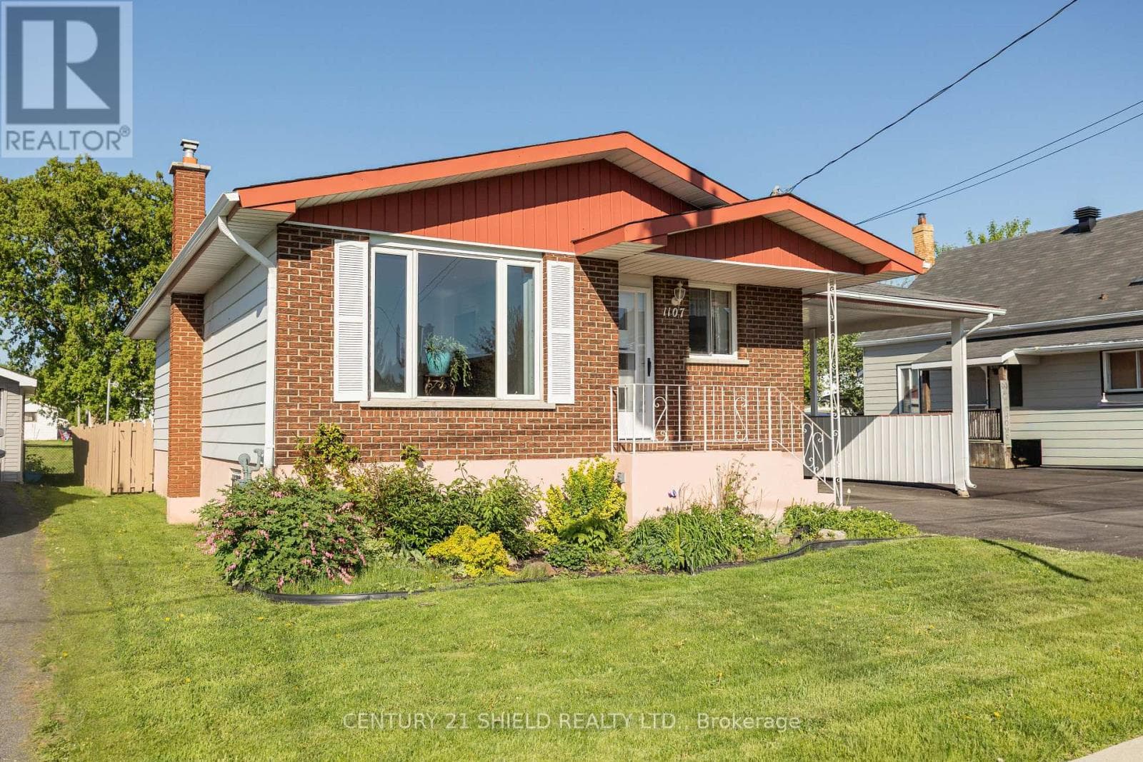 1107 GRAND AVENUE, Cornwall — photo 3