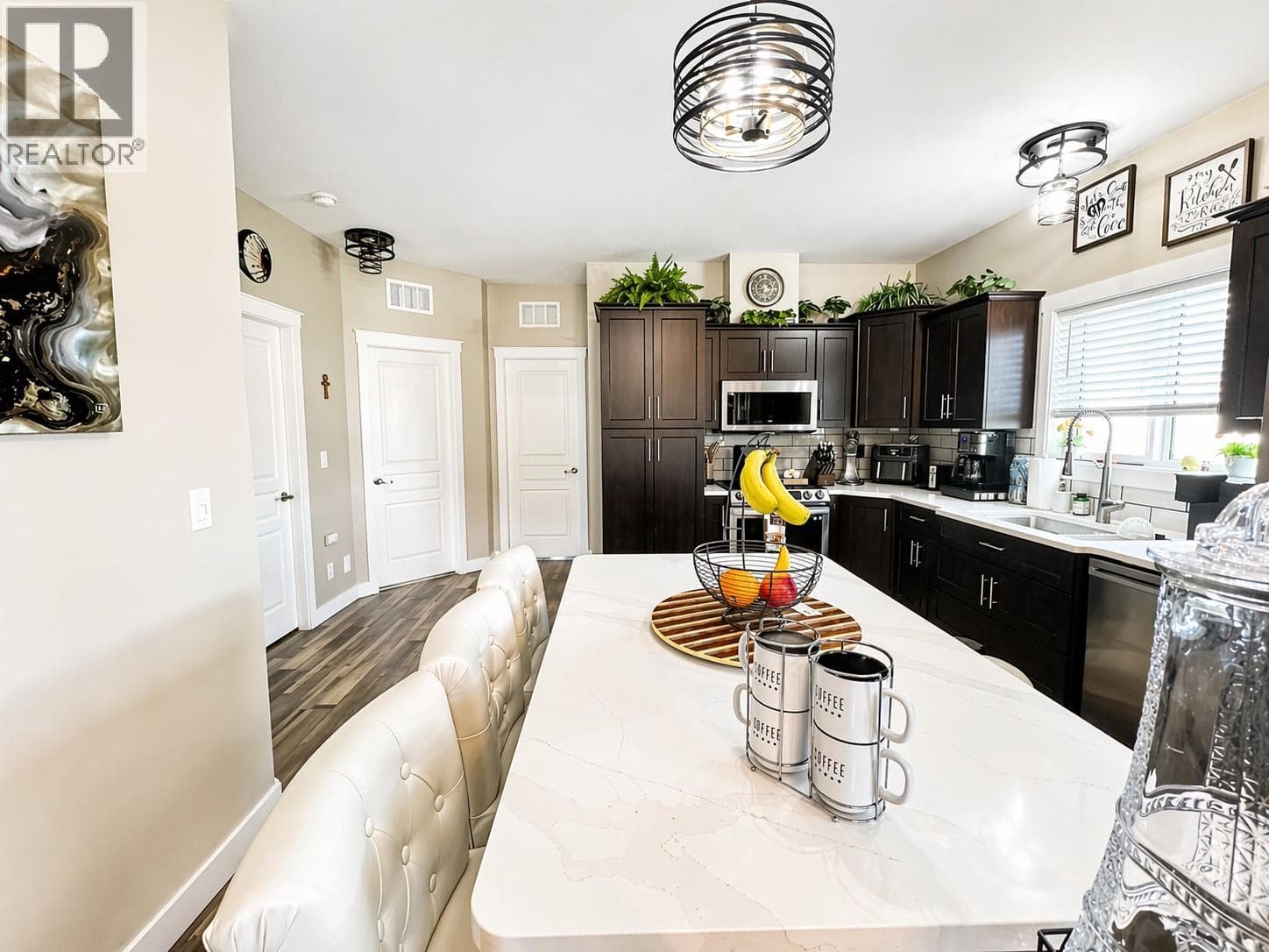 2599 Spring Bank Avenue, Interior REALTORS® — photo 3