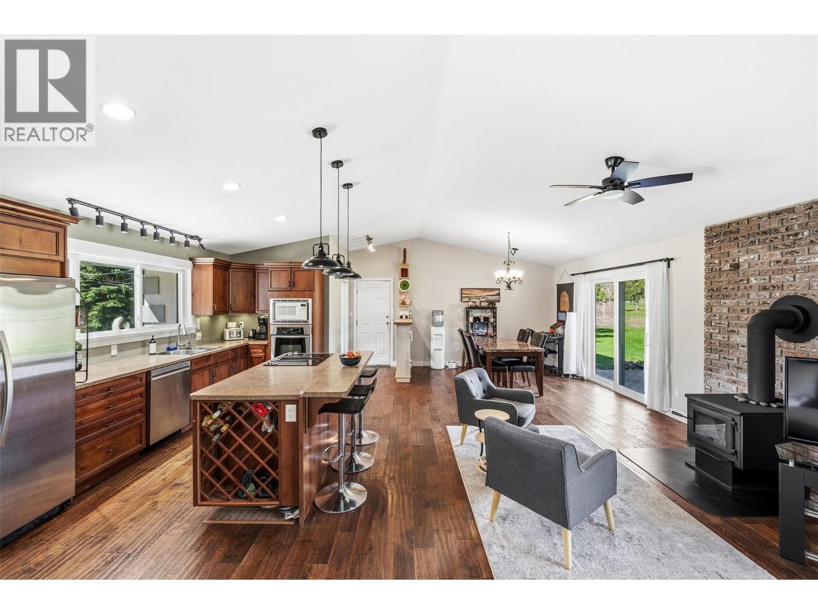 178 RANGE Road, Interior REALTORS® — photo 5