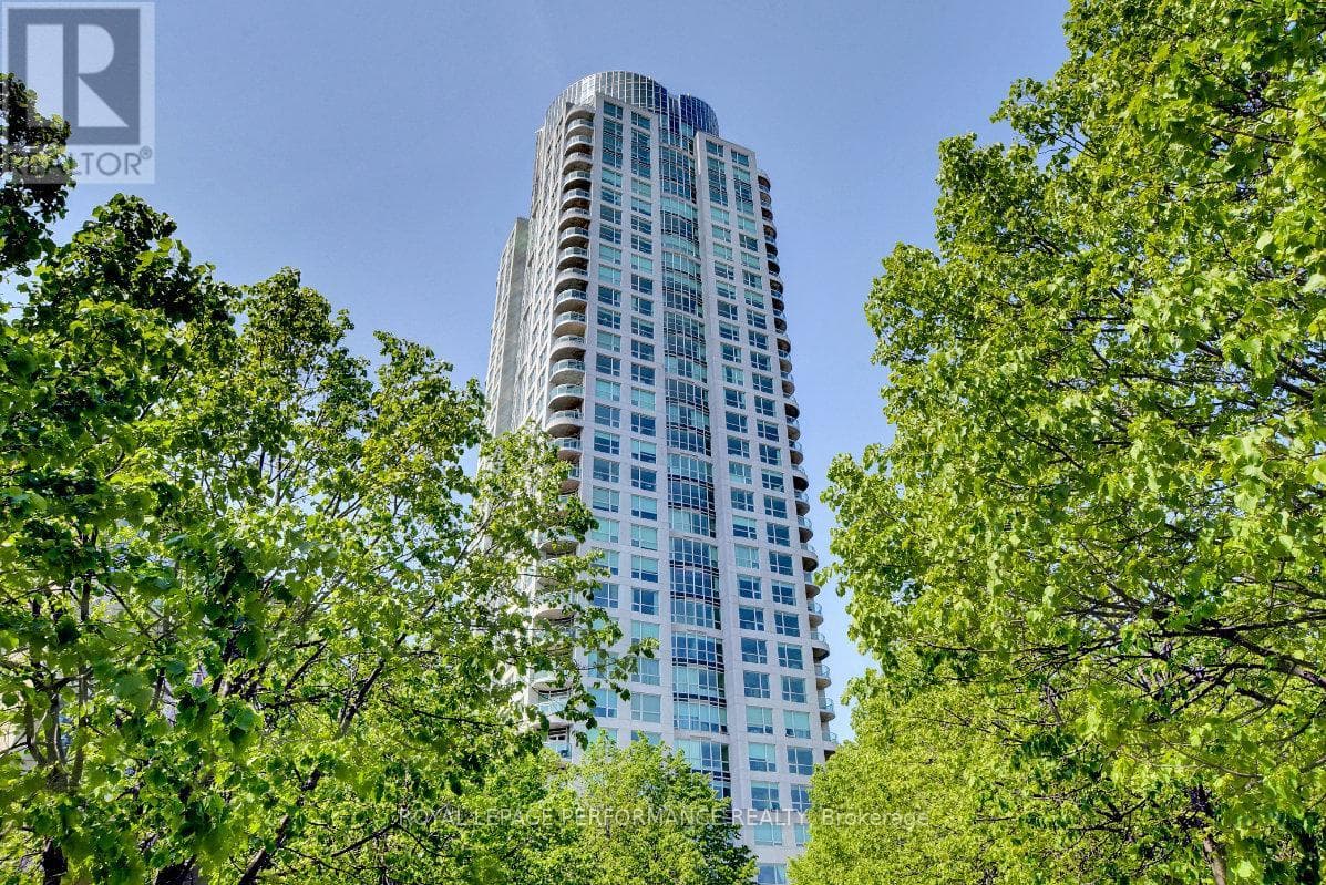 2101 - 38 METROPOLE PRIVATE in WESTBORO