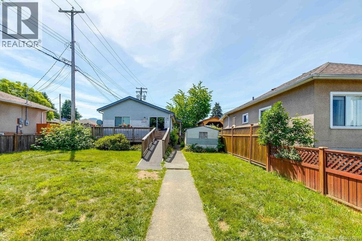 4360 Morton St, Vancouver Island — photo 3