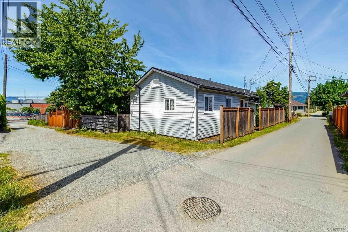 4360 Morton St, Vancouver Island — photo 4