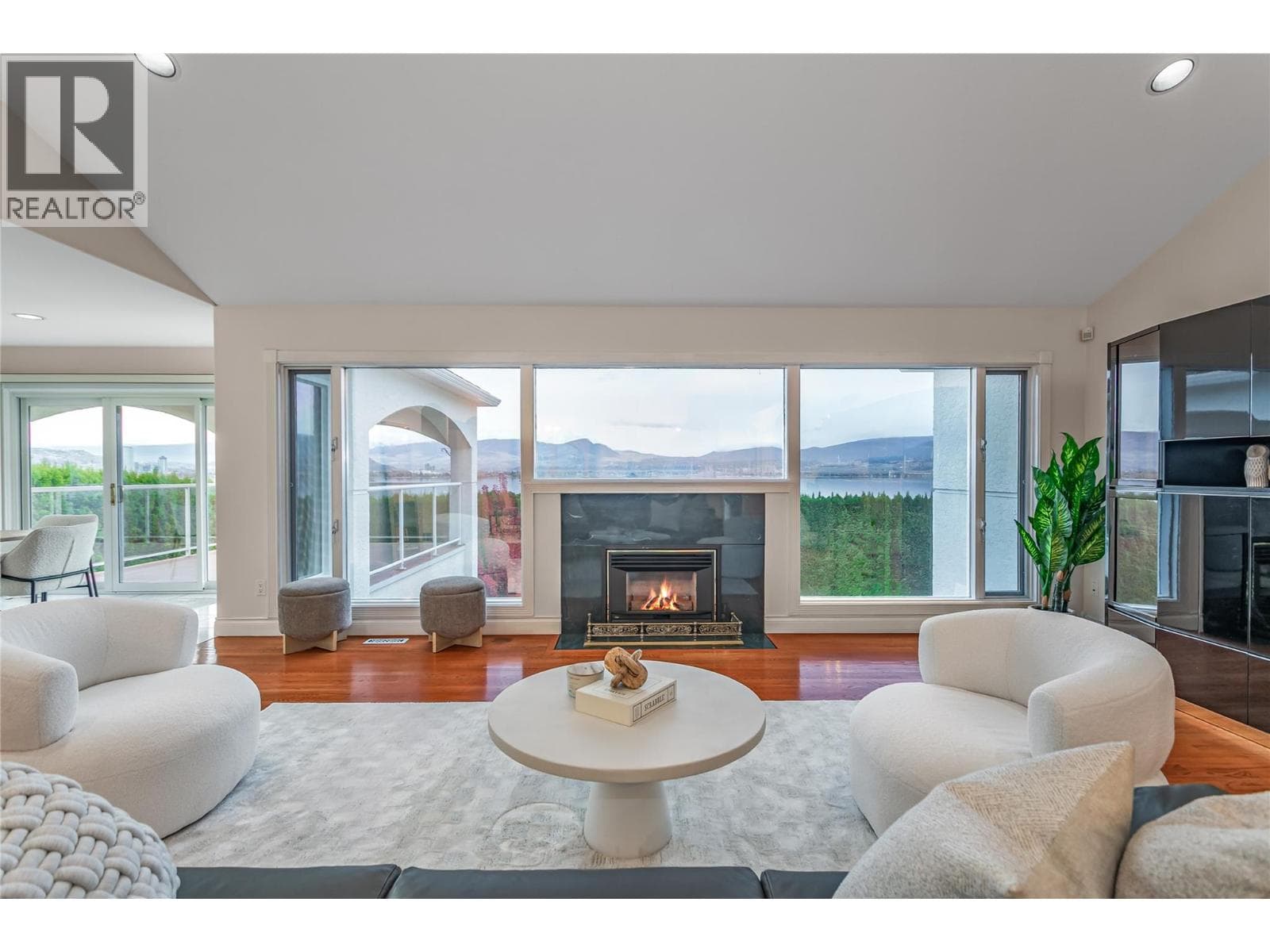 2545 CAMPBELL ROAD, Interior REALTORS® — photo 5