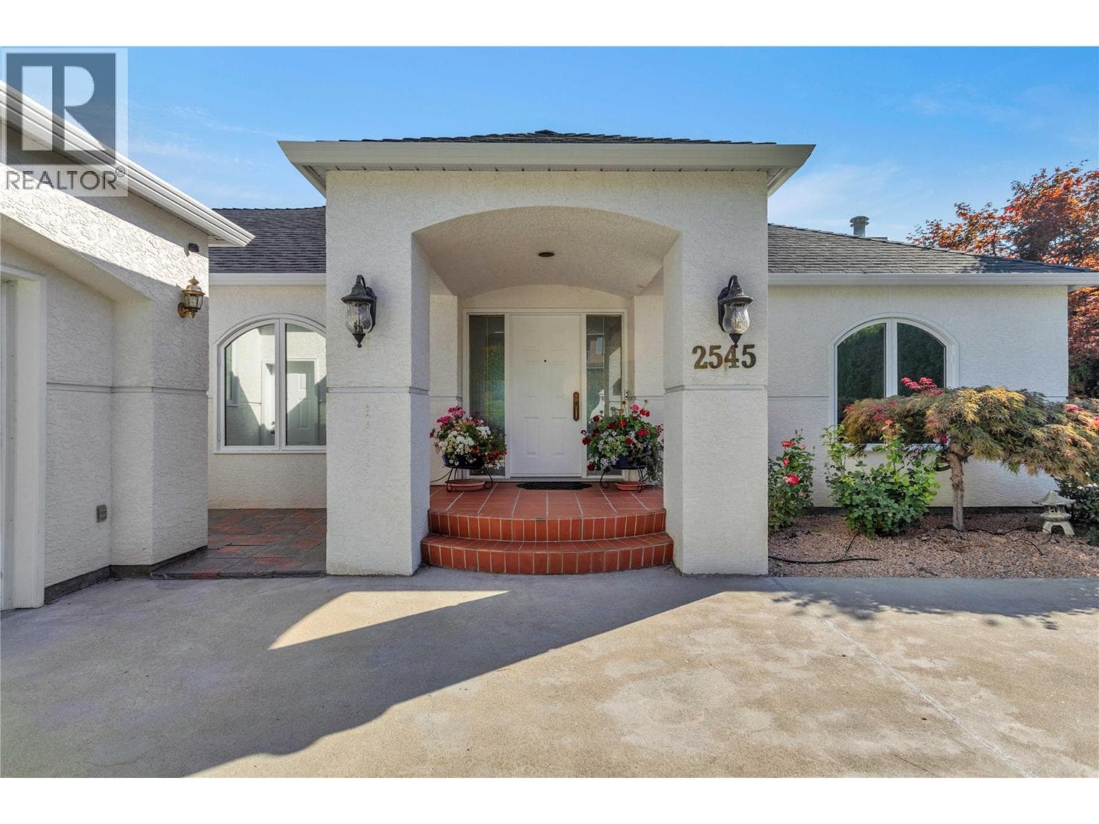 2545 CAMPBELL ROAD, Interior REALTORS® — photo 4