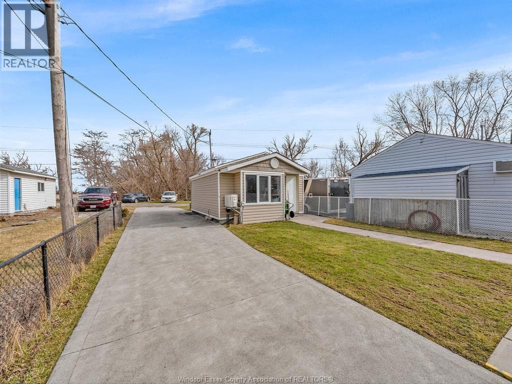 515 LYPPS BEACH, Windsor — photo 4