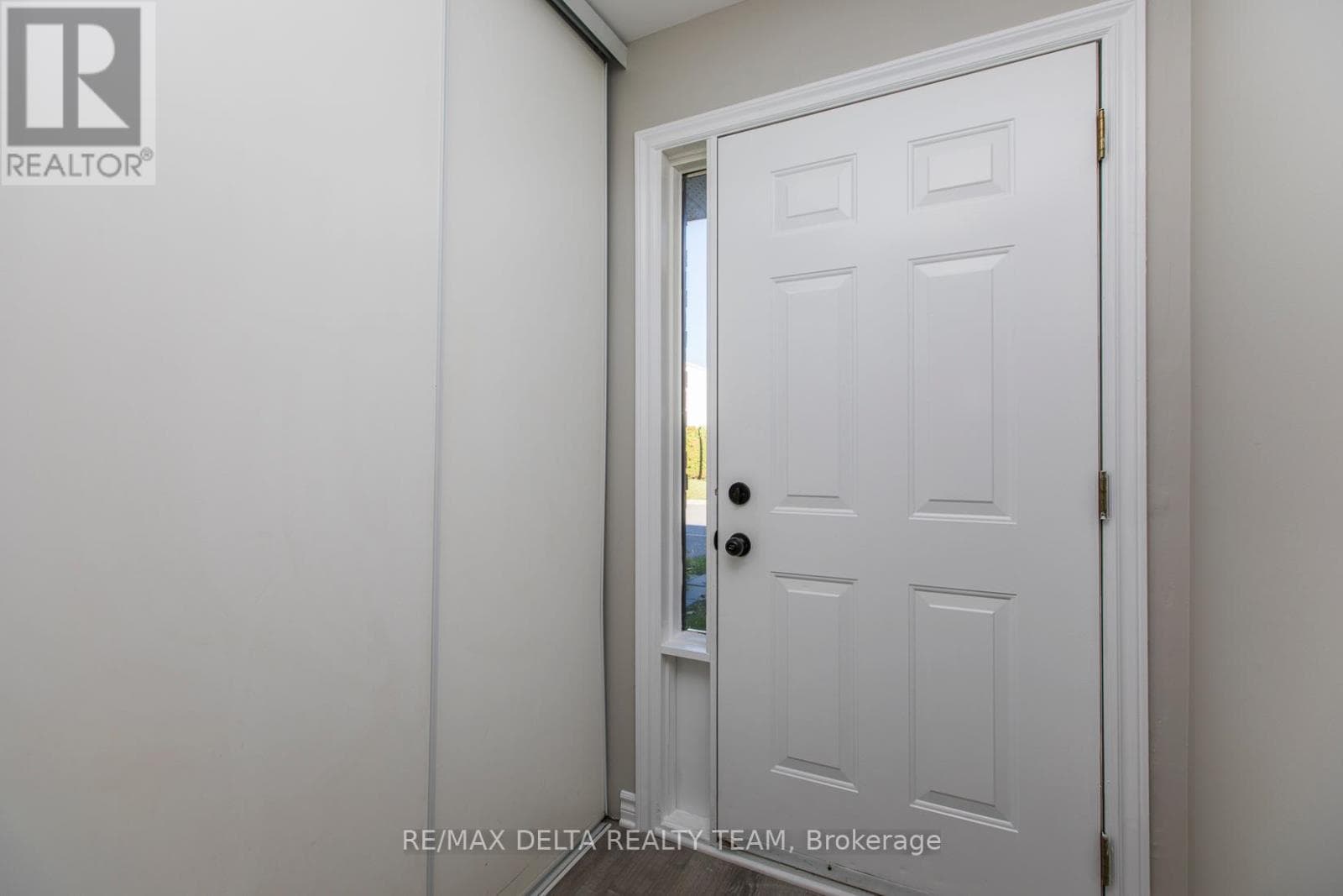 8 - 323 MONICA CRESCENT, Ottawa — photo 5