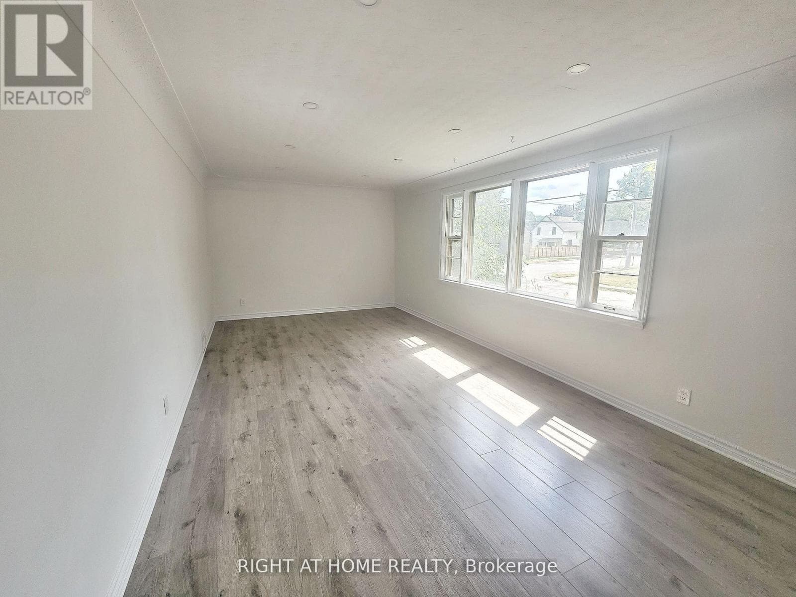 87 RADFORD STREET, Toronto — photo 2