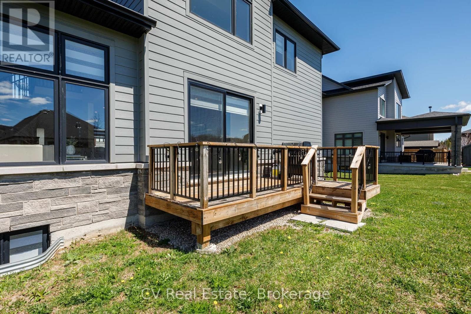 111 STONELEIGH DRIVE, OnePoint — photo 2