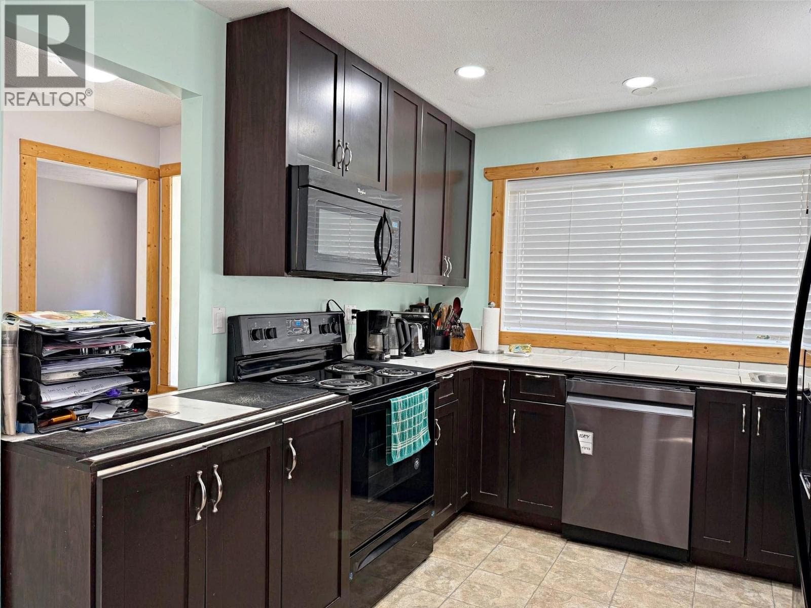 4385 Mountain Road, Interior REALTORS® — photo 4