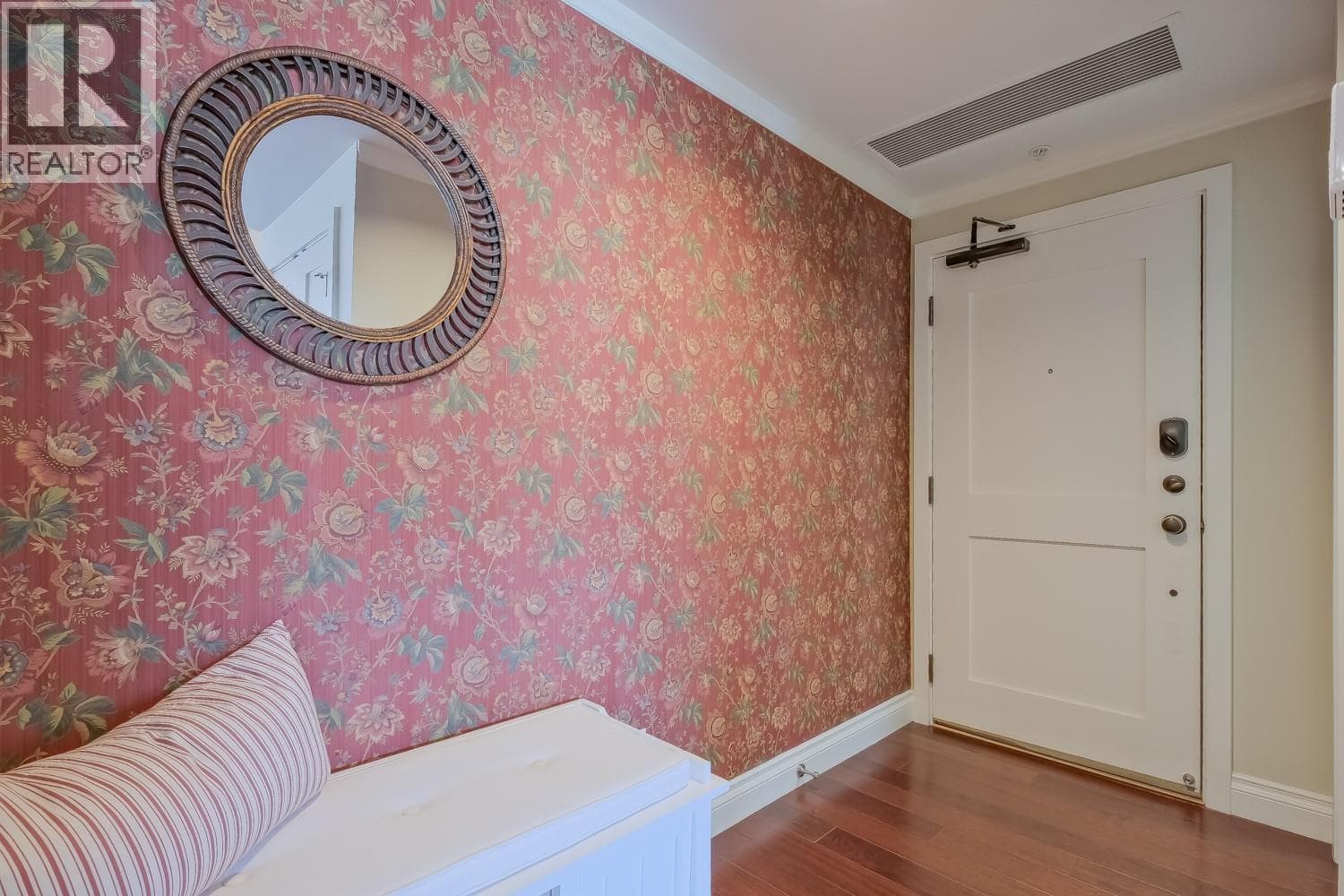 160 LAKESHORE Drive Unit# 1007, Interior REALTORS® — photo 3