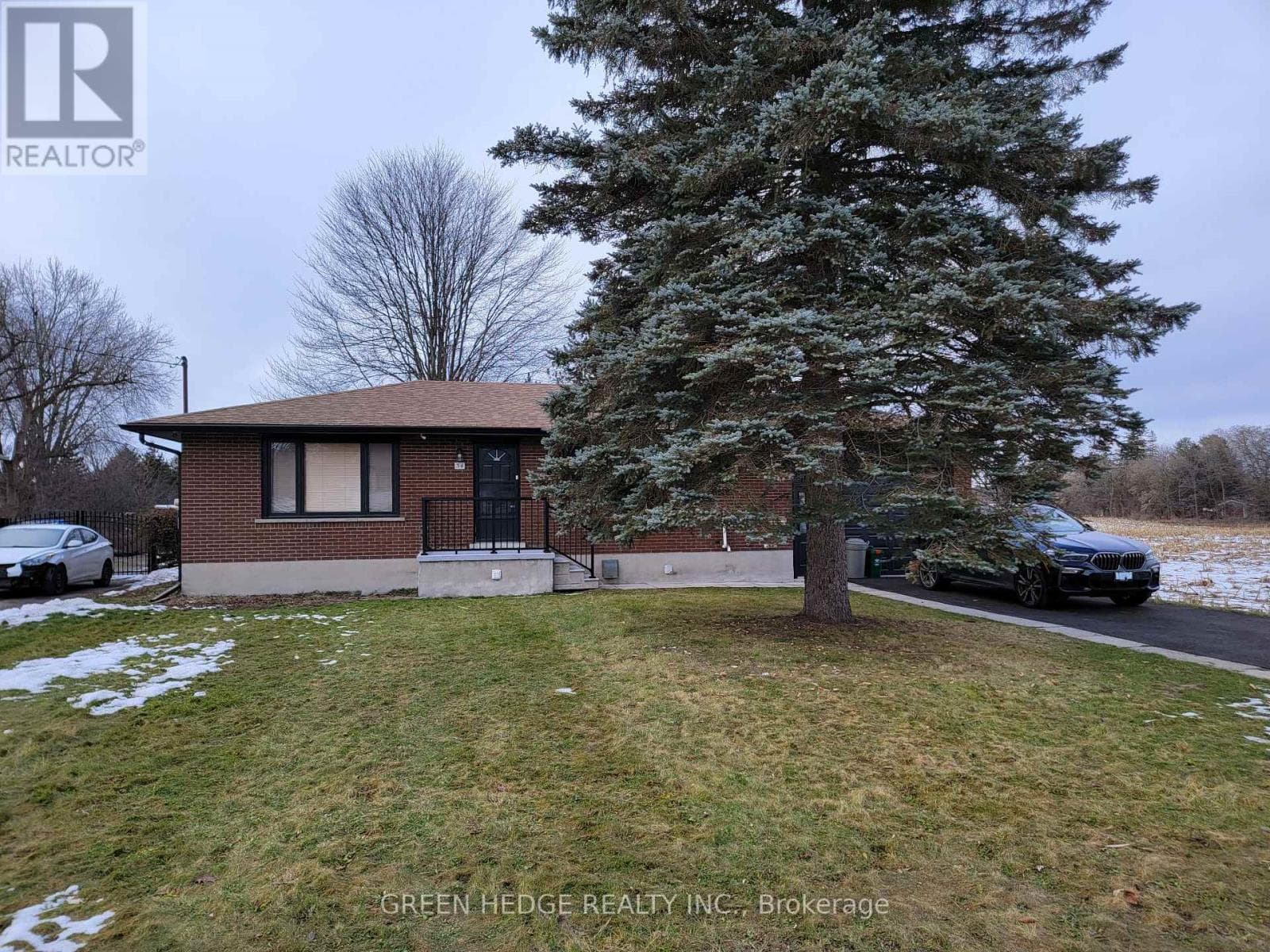 34 STANLEY AVENUE, Toronto — photo 2