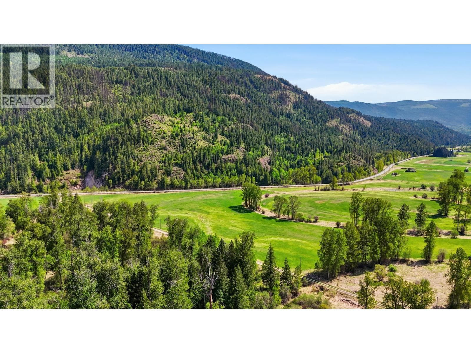 000 Lumby Mabel lake Road, Interior REALTORS® — photo 4