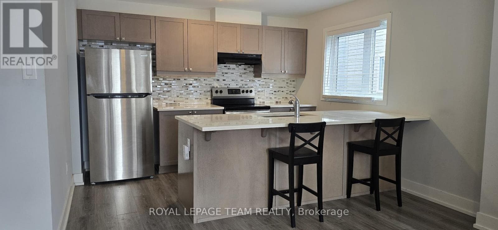 226 ANYOLITE PRIVATE, Ottawa — photo 2