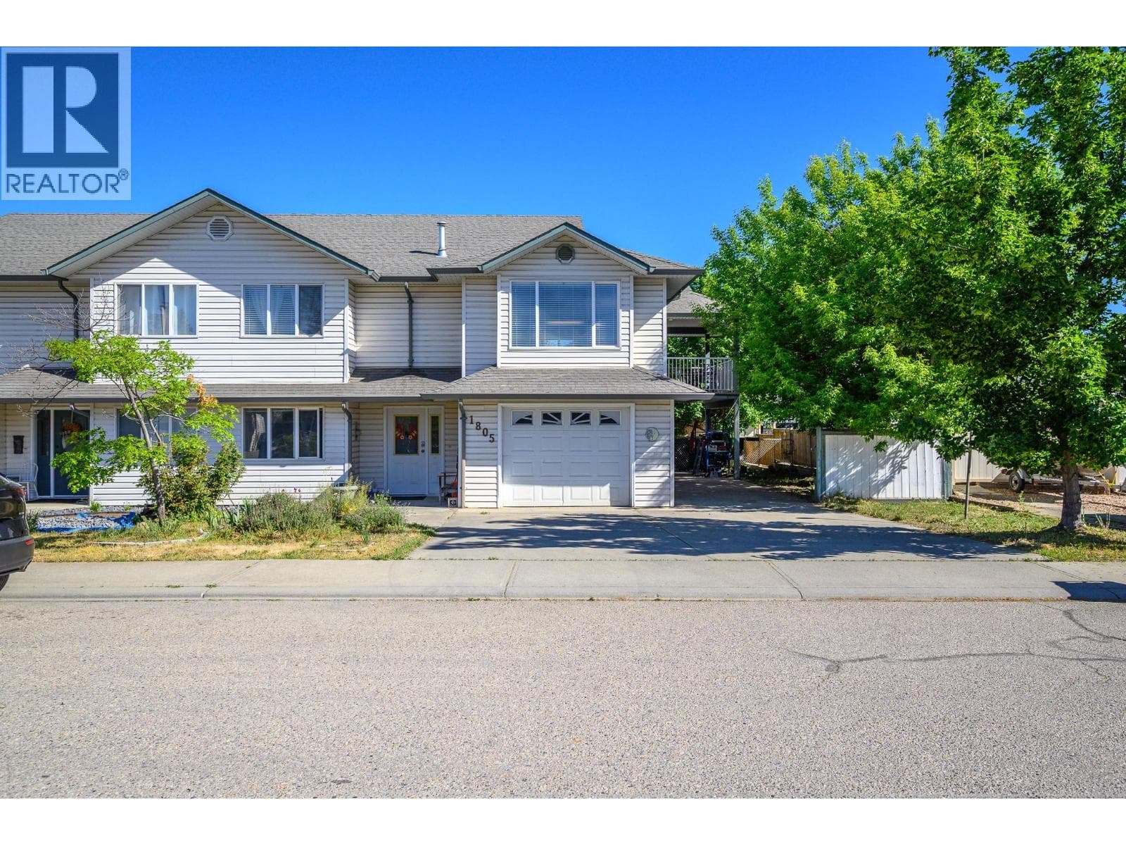 1805 47 AVENUE, Interior REALTORS® — photo 2