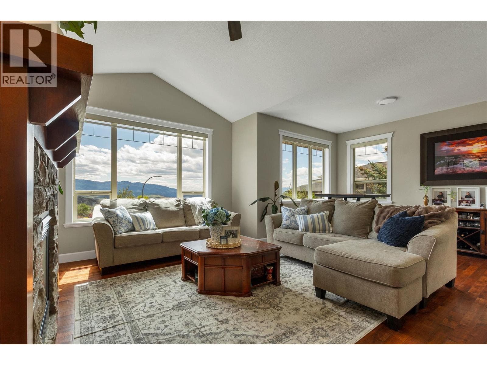 1449 RED MOUNTAIN PLAZA, Interior REALTORS® — photo 3