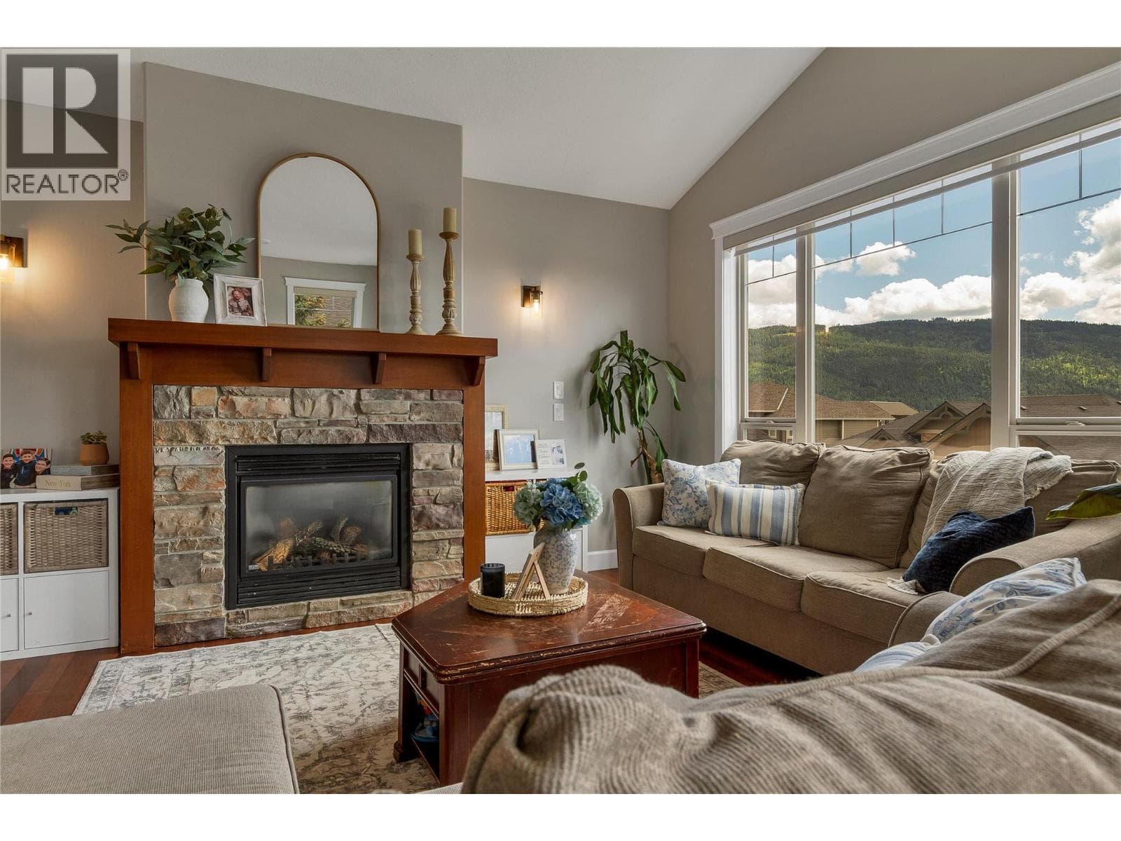 1449 RED MOUNTAIN PLAZA, Interior REALTORS® — photo 5