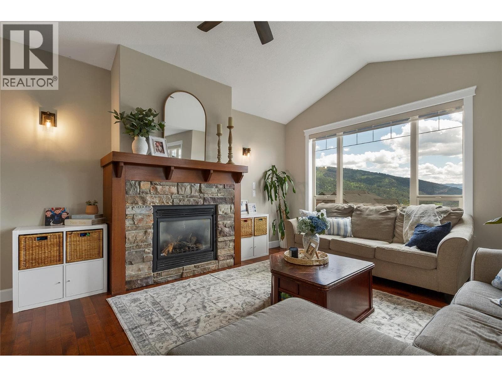 1449 RED MOUNTAIN PLAZA, Interior REALTORS® — photo 4
