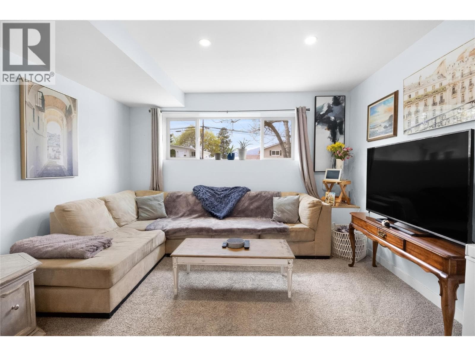 1472 Columbia Street, Interior REALTORS® — photo 2