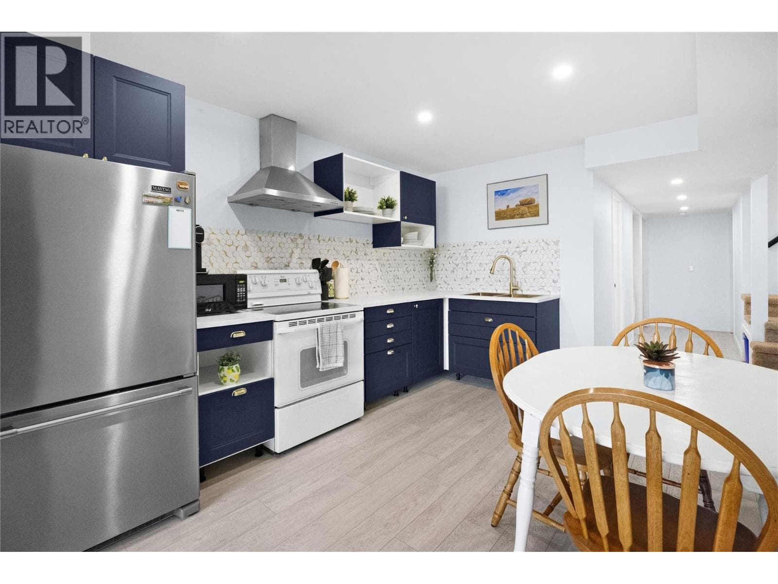 1472 Columbia Street, Interior REALTORS® — photo 3