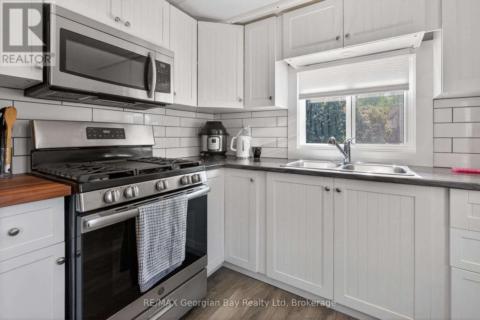 24 LAKESHORE ROAD, OnePoint — photo 5