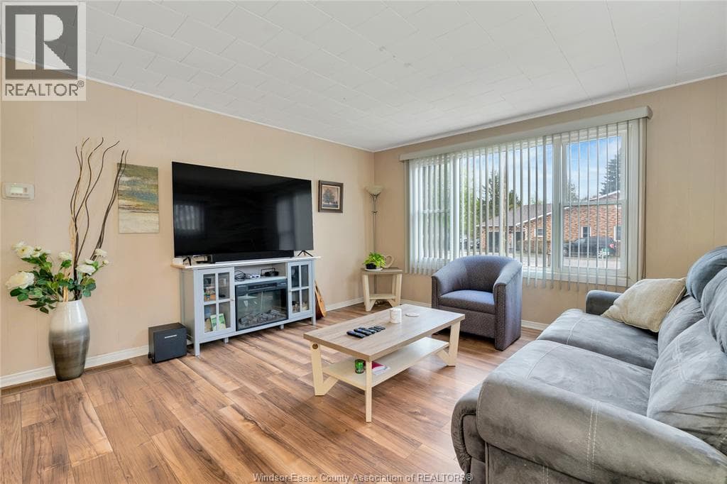 1626 TALBOT ROAD, Windsor — photo 4