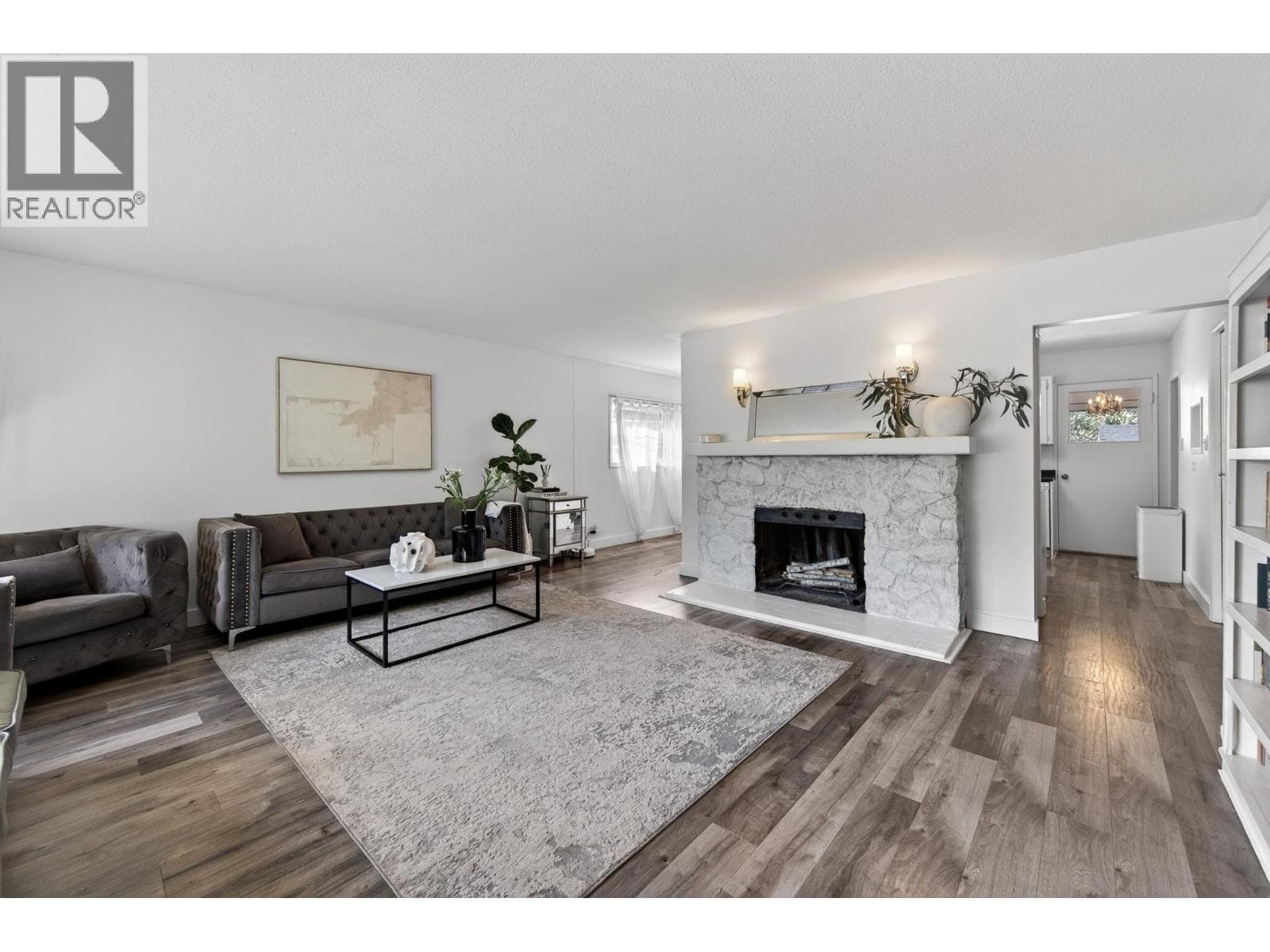 912 St Paul Street, Interior REALTORS® — photo 2