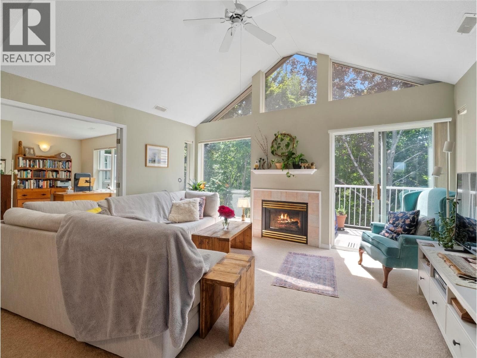 171 17 Street SE Unit# 14, Interior REALTORS® — photo 3