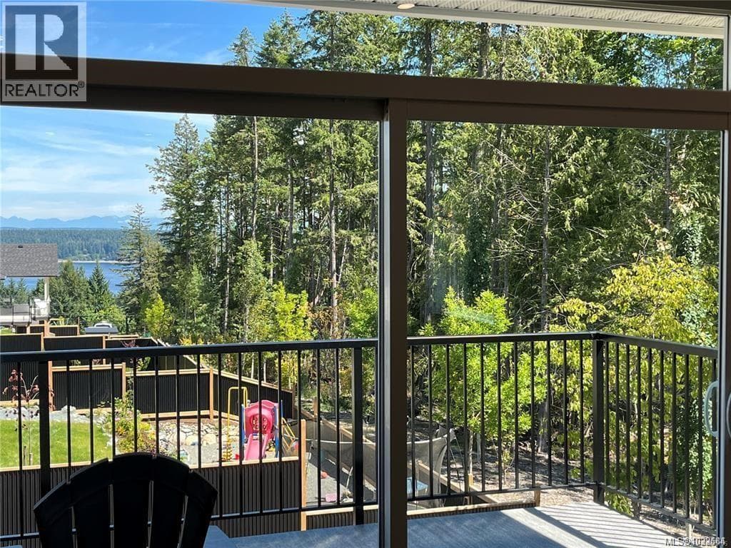 671 SANDERSON ROAD, Vancouver Island — photo 2