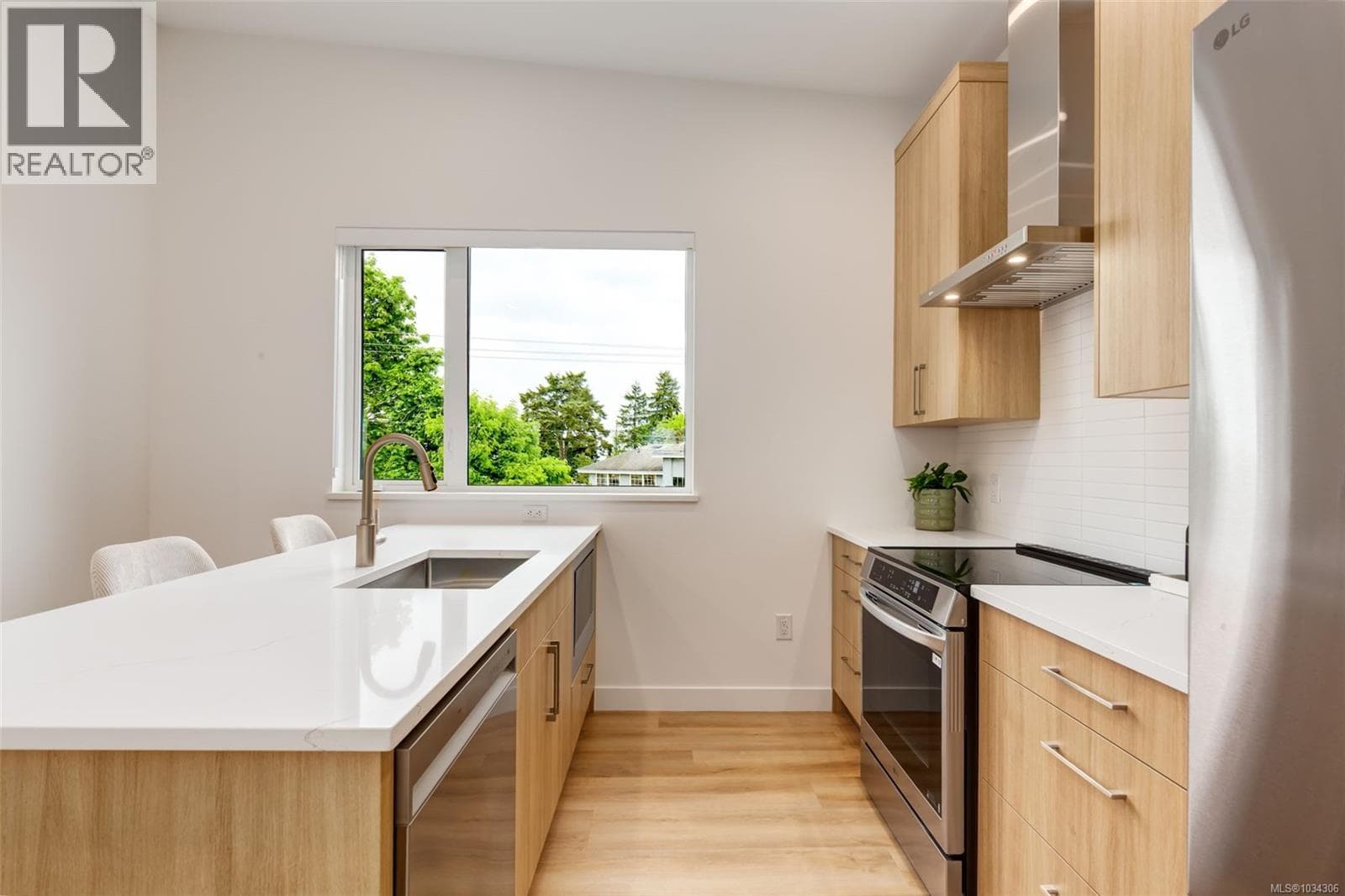 302 7181 Lantzville Rd, Vancouver Island — photo 5