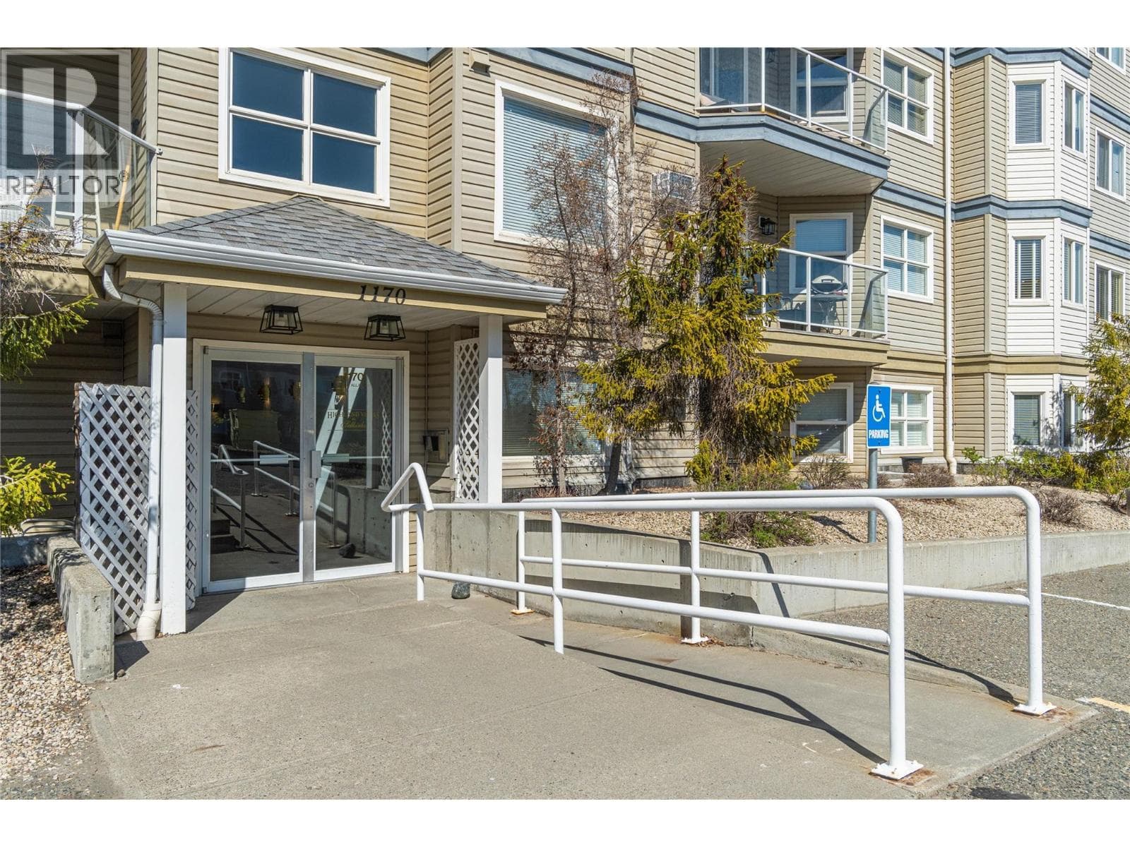1170 HUGH ALLAN Drive Unit# 411, Interior REALTORS® — photo 4