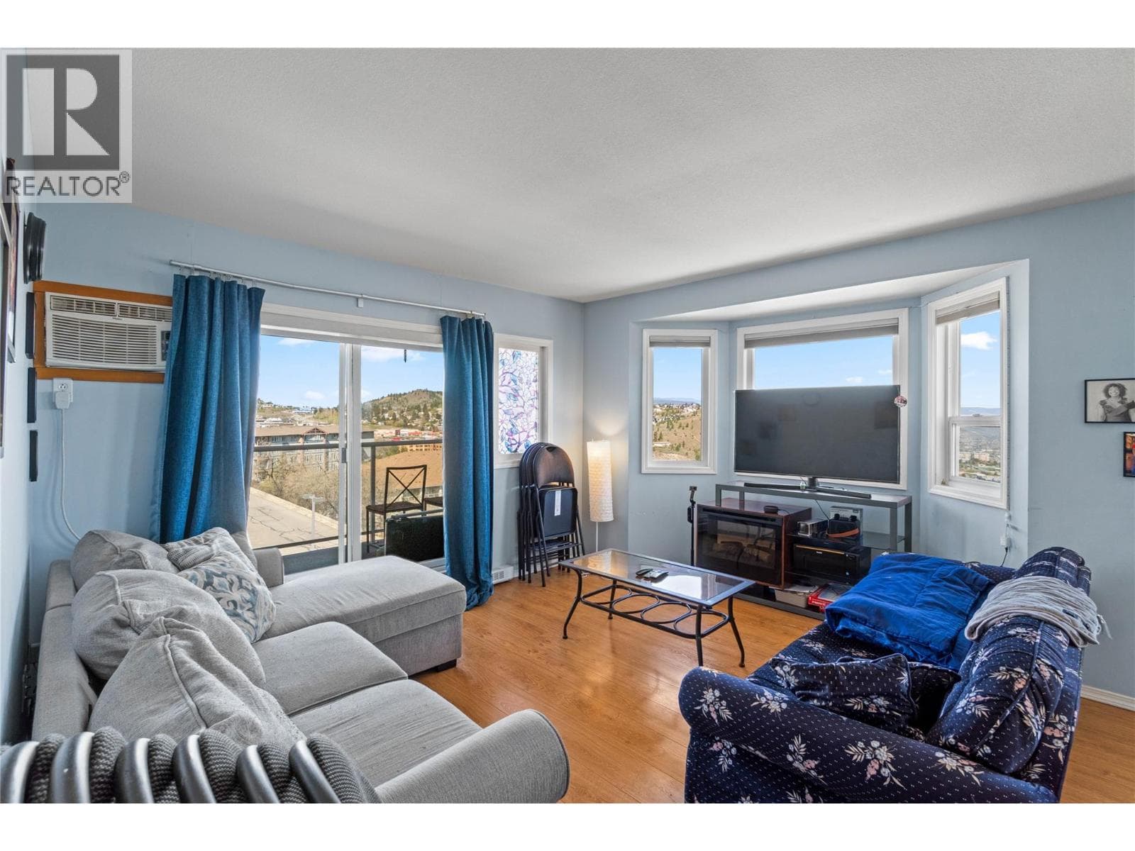 1160 HUGH ALLAN Drive Unit# 406, Interior REALTORS® — photo 2