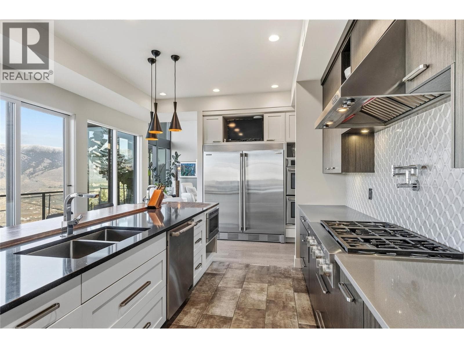 1555 KICKING HORSE WAY, Interior REALTORS® — photo 4