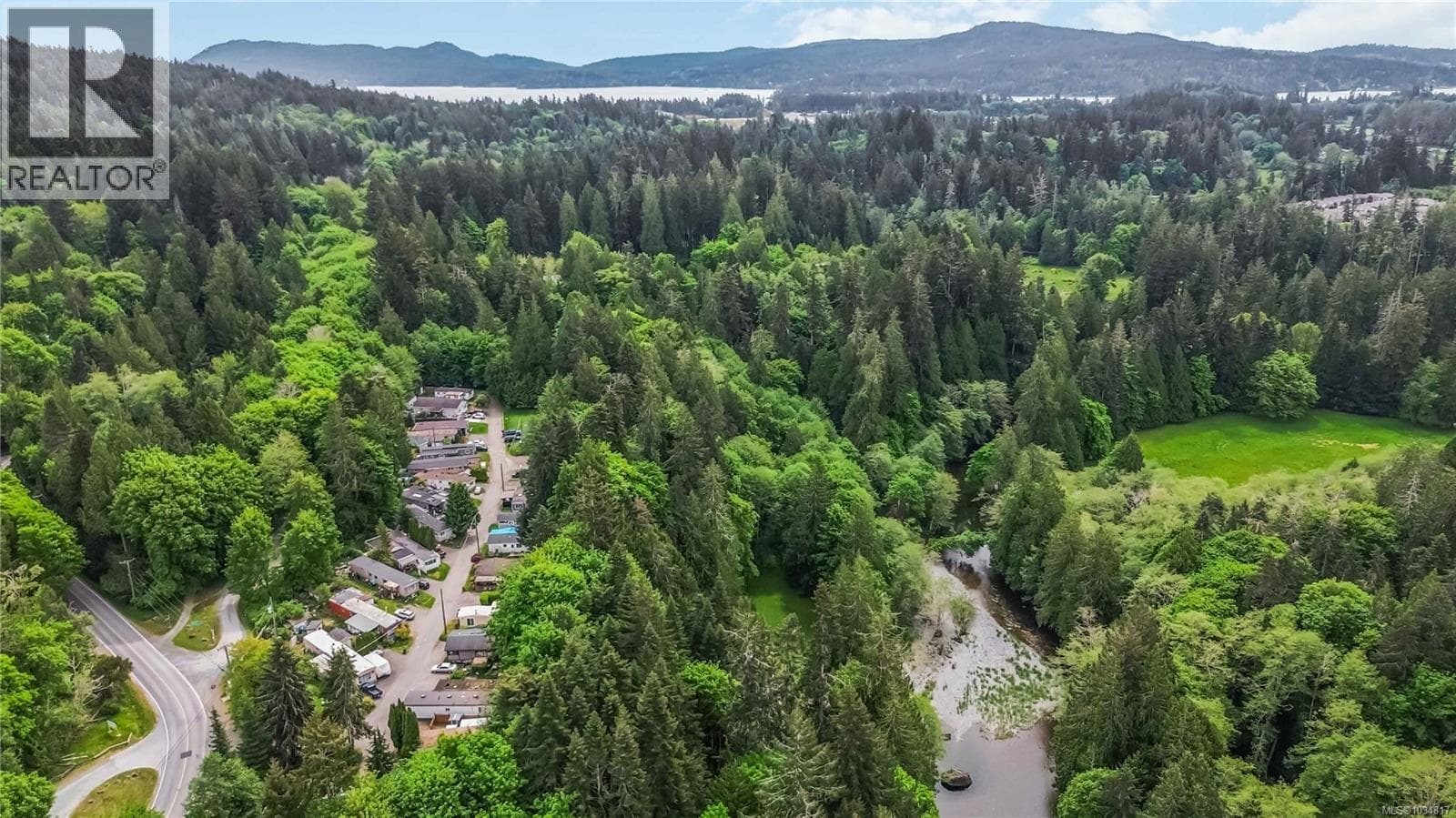 3 2670 Sooke River Rd, Victoria — photo 2