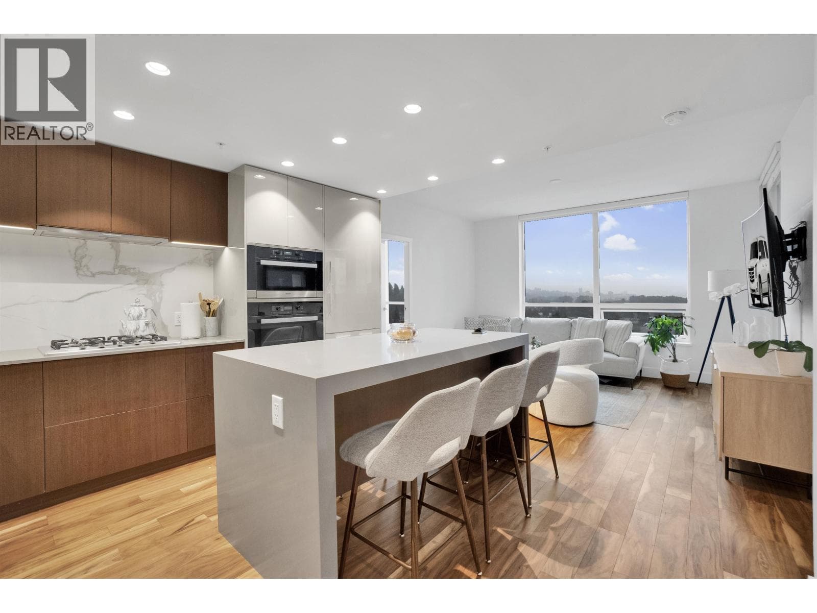 1302 1675 LIONS GATE LANE, Greater Vancouver — photo 2